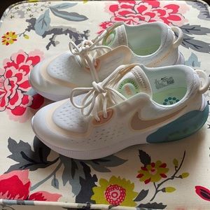 NikeJoyride Dual Run